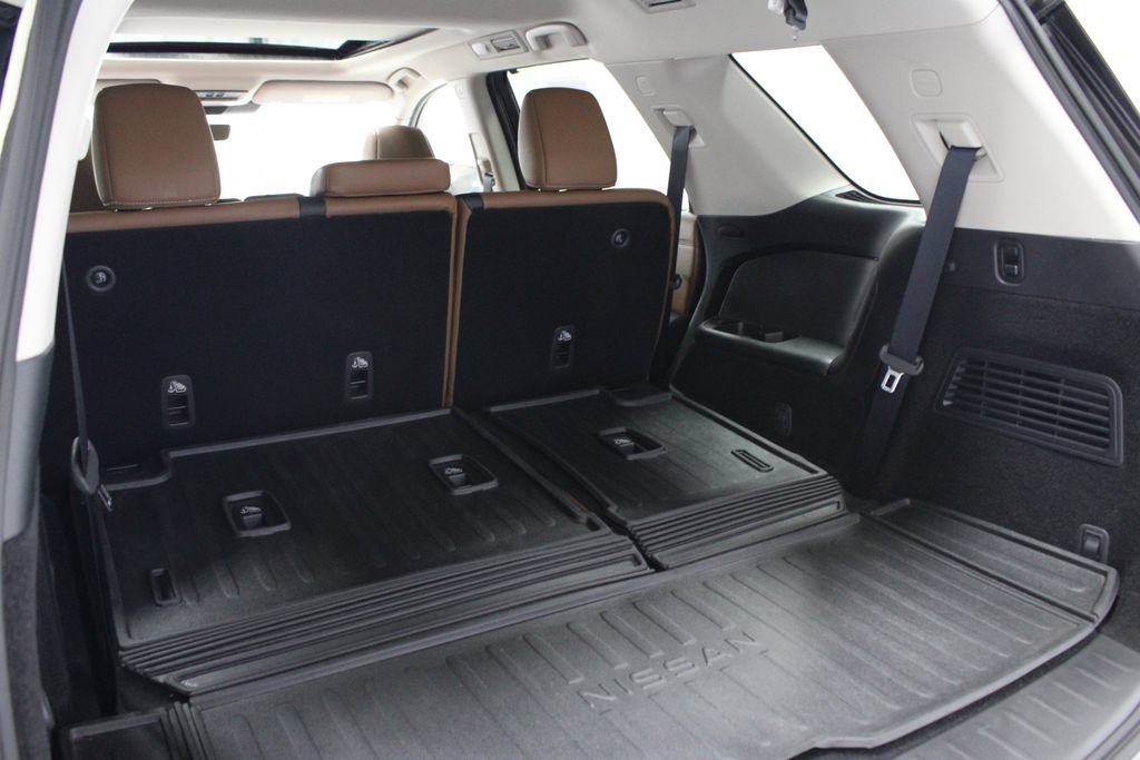 Used 2024 Nissan Pathfinder Platinum w/ Cargo Package AWD/4WD image 18