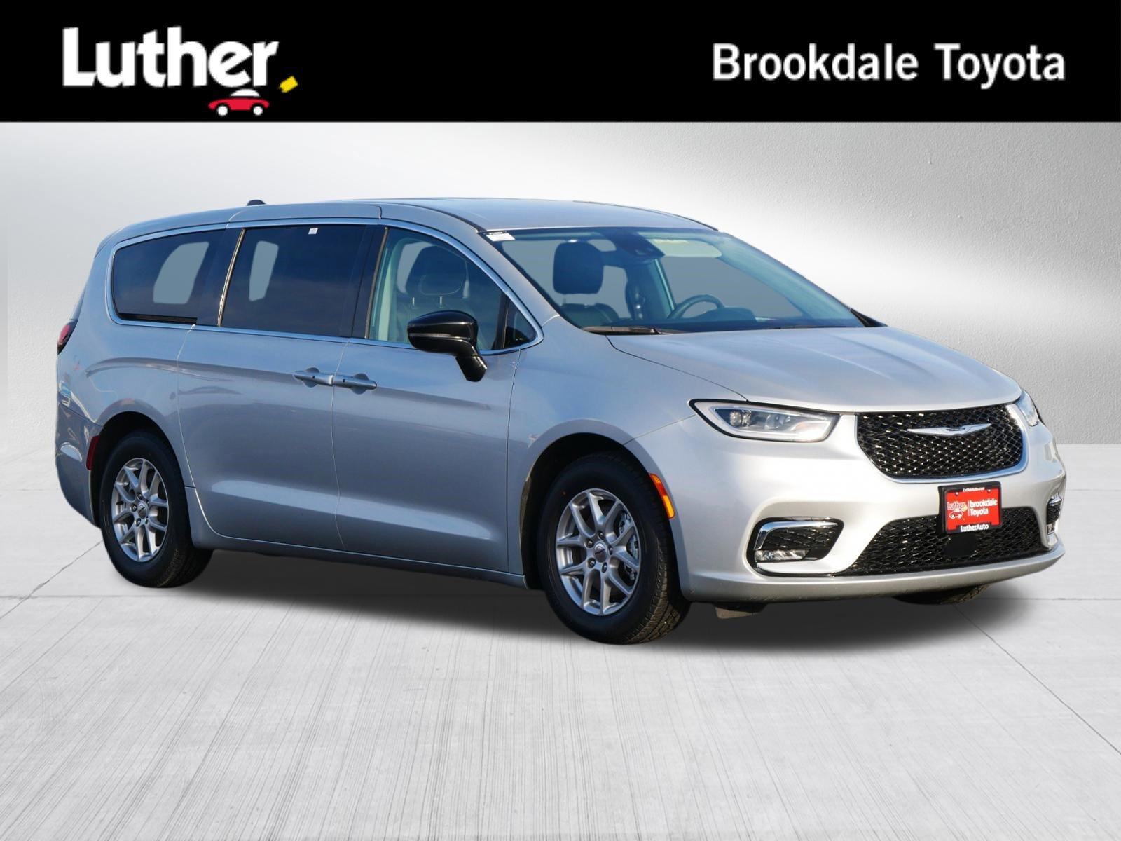 Used 2024 Chrysler Pacifica Touring-L image 1