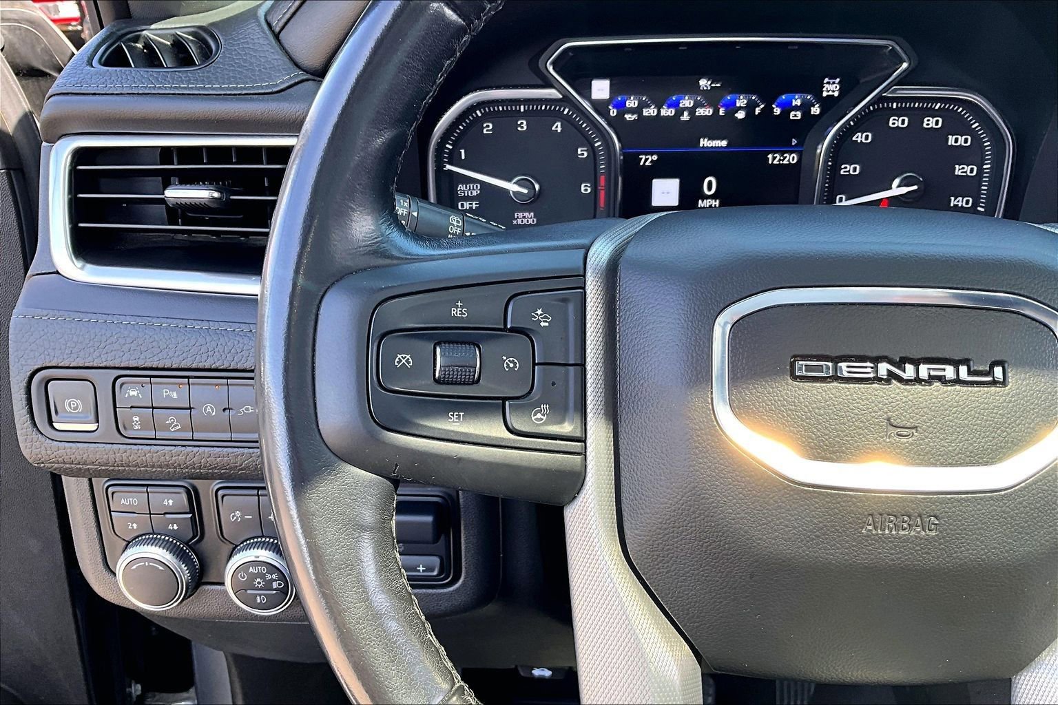 Used 2021 GMC Yukon Denali w/ Denali Premium Package image 20