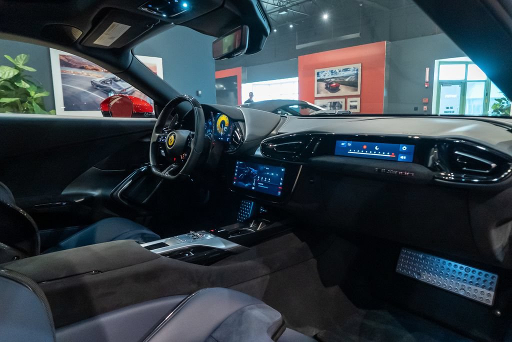 Certified 2025 Ferrari 12Cilindri RWD image 38