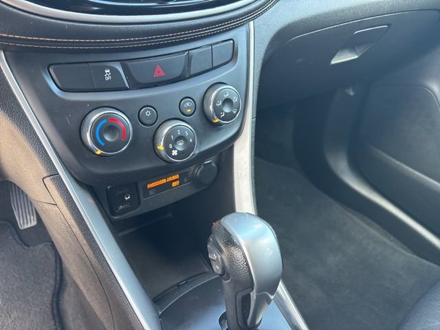 Used 2018 Chevrolet Trax LT w/ LT Convenience Package image 24