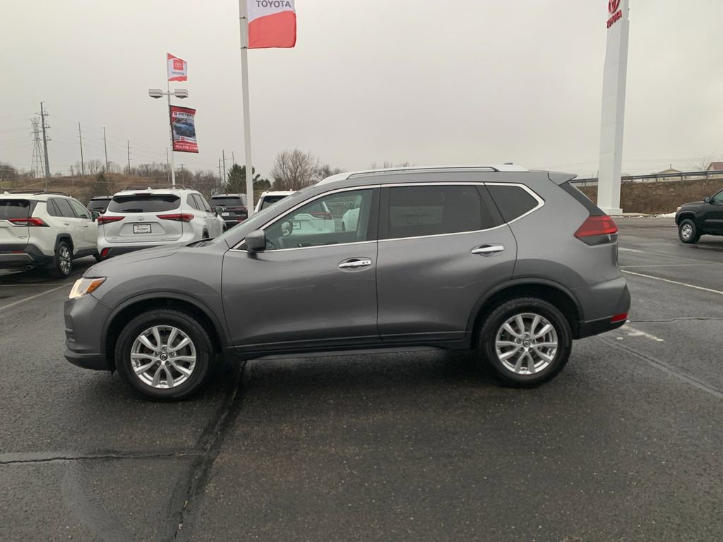 Used 2018 Nissan Rogue SV image 2