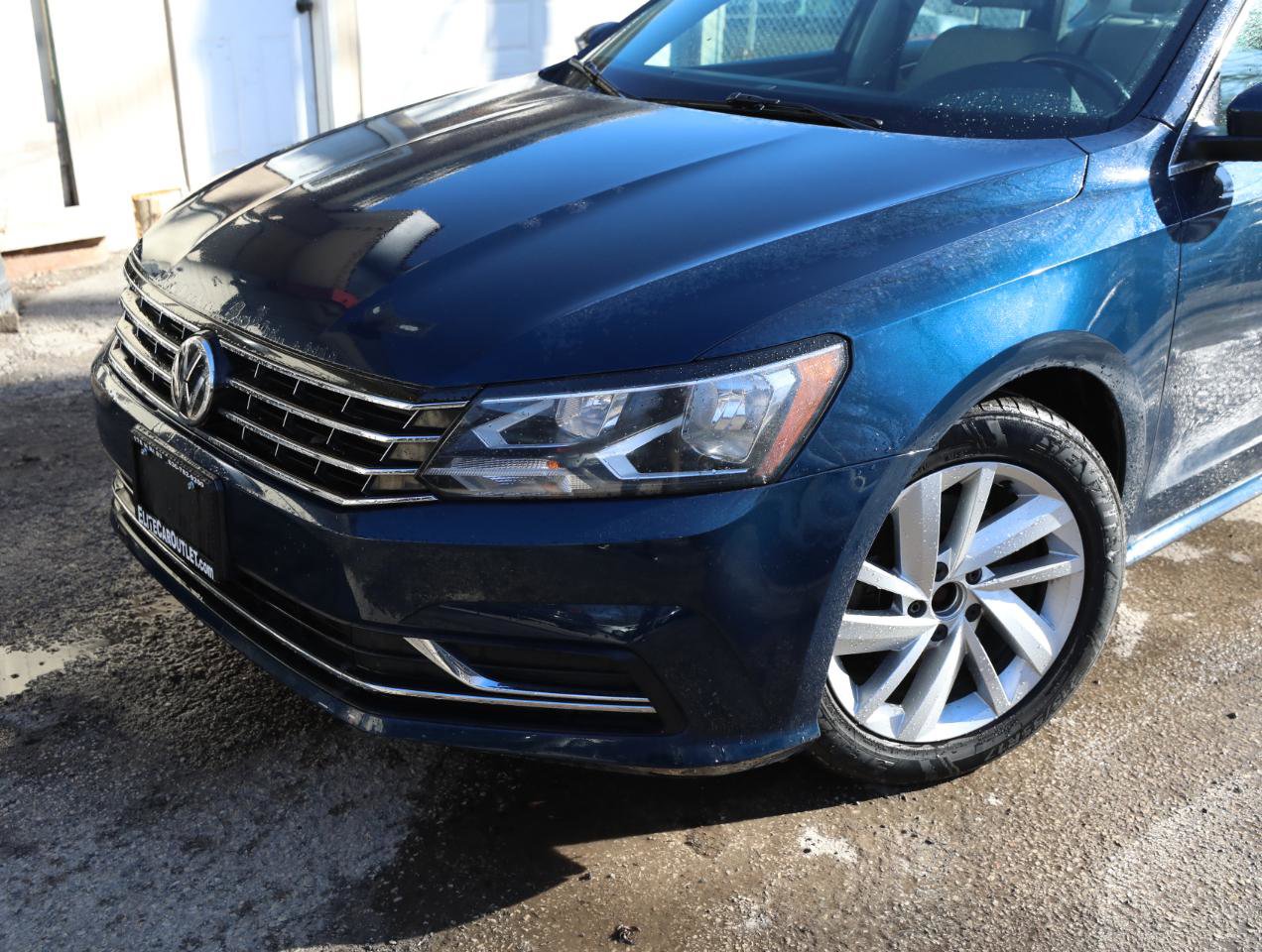 Used 2018 Volkswagen Passat 2.0T SE image 2