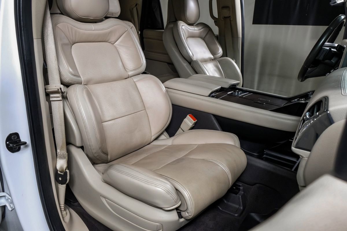 Used 2020 Lincoln Navigator L Reserve w/ Luxury Package image 29