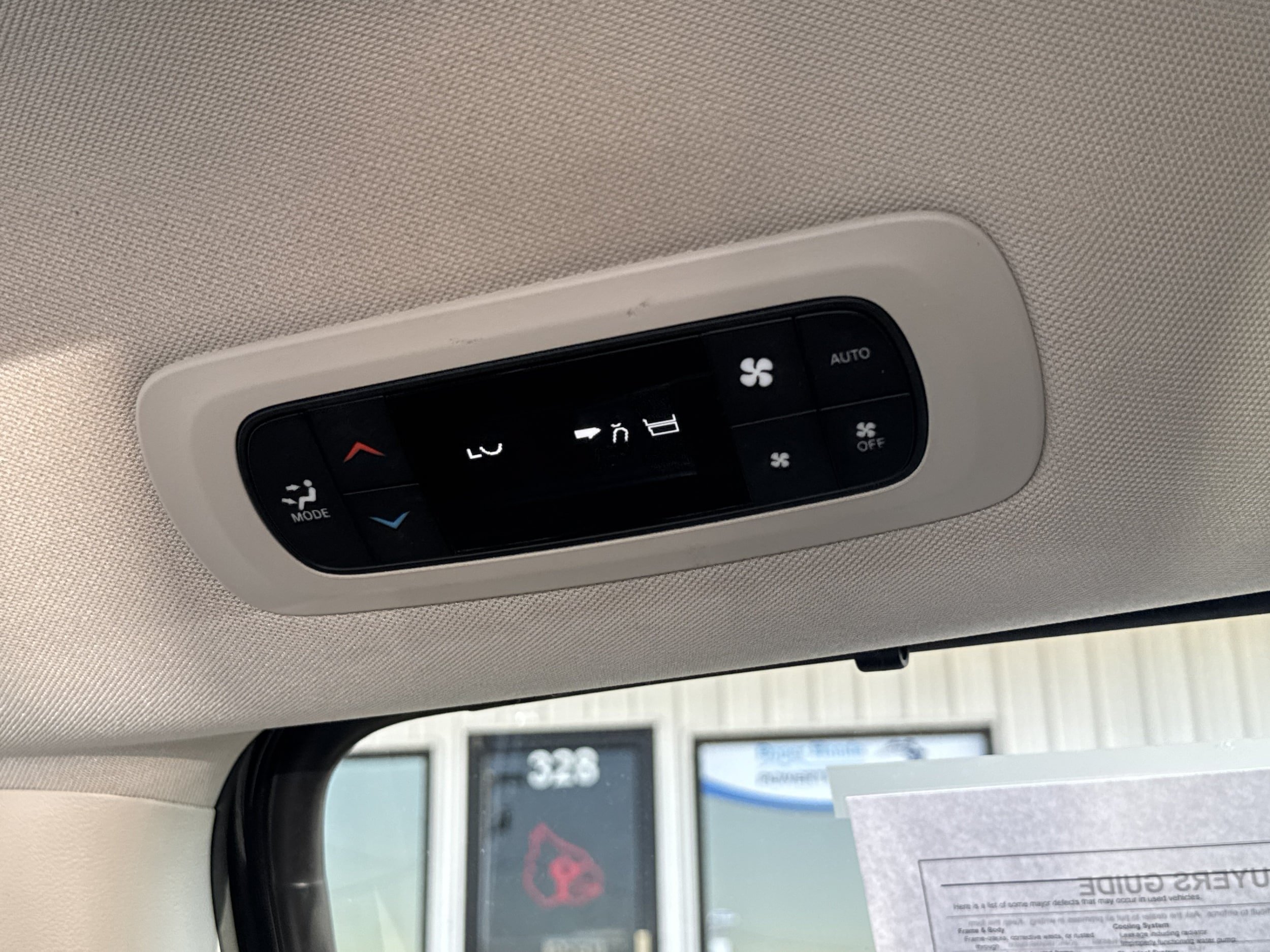 Used 2024 Chrysler Pacifica Touring-L FWD image 15
