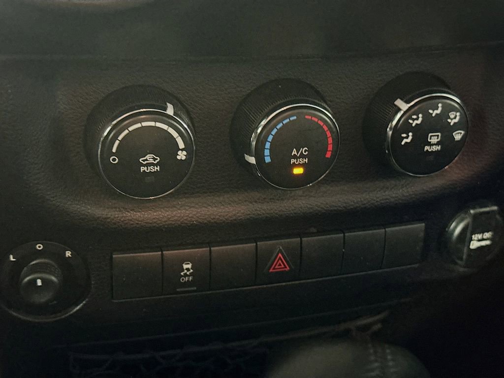Used 2014 Jeep Wrangler Unlimited Sport w/ Quick Order Package 23S AWD/4WD image 17
