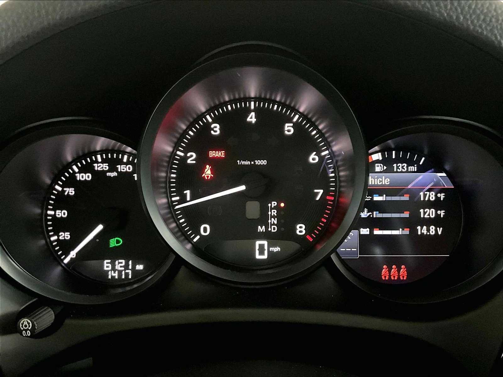 Used 2025 Porsche Macan image 21