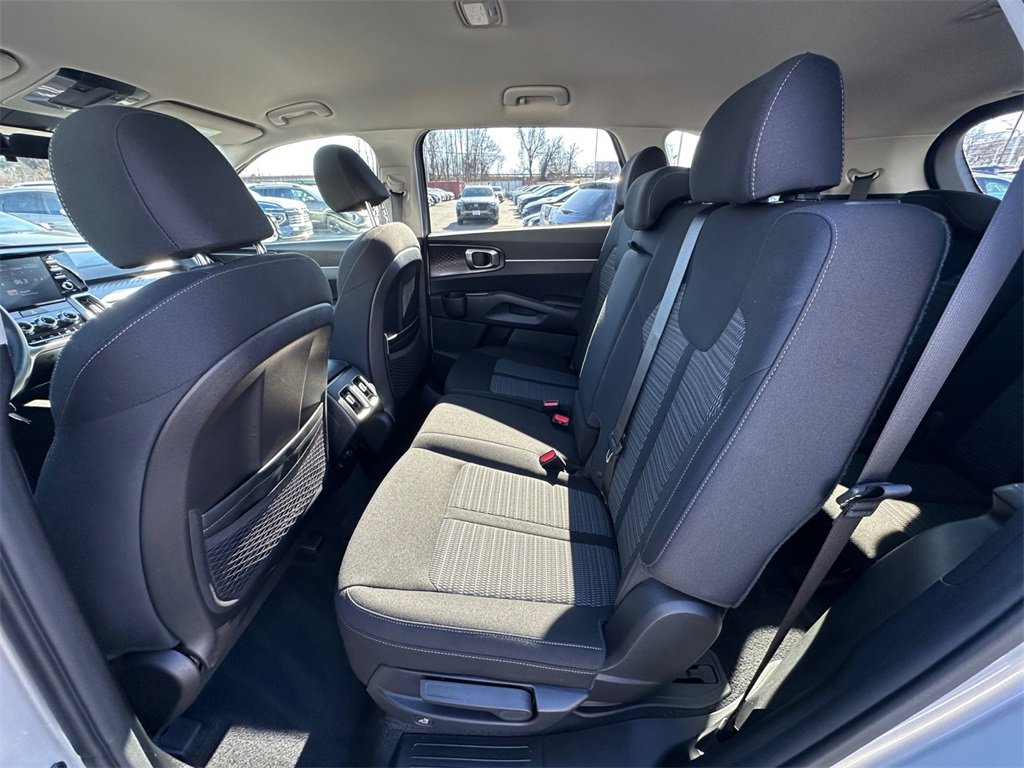 Used 2022 Kia Sorento LX image 19