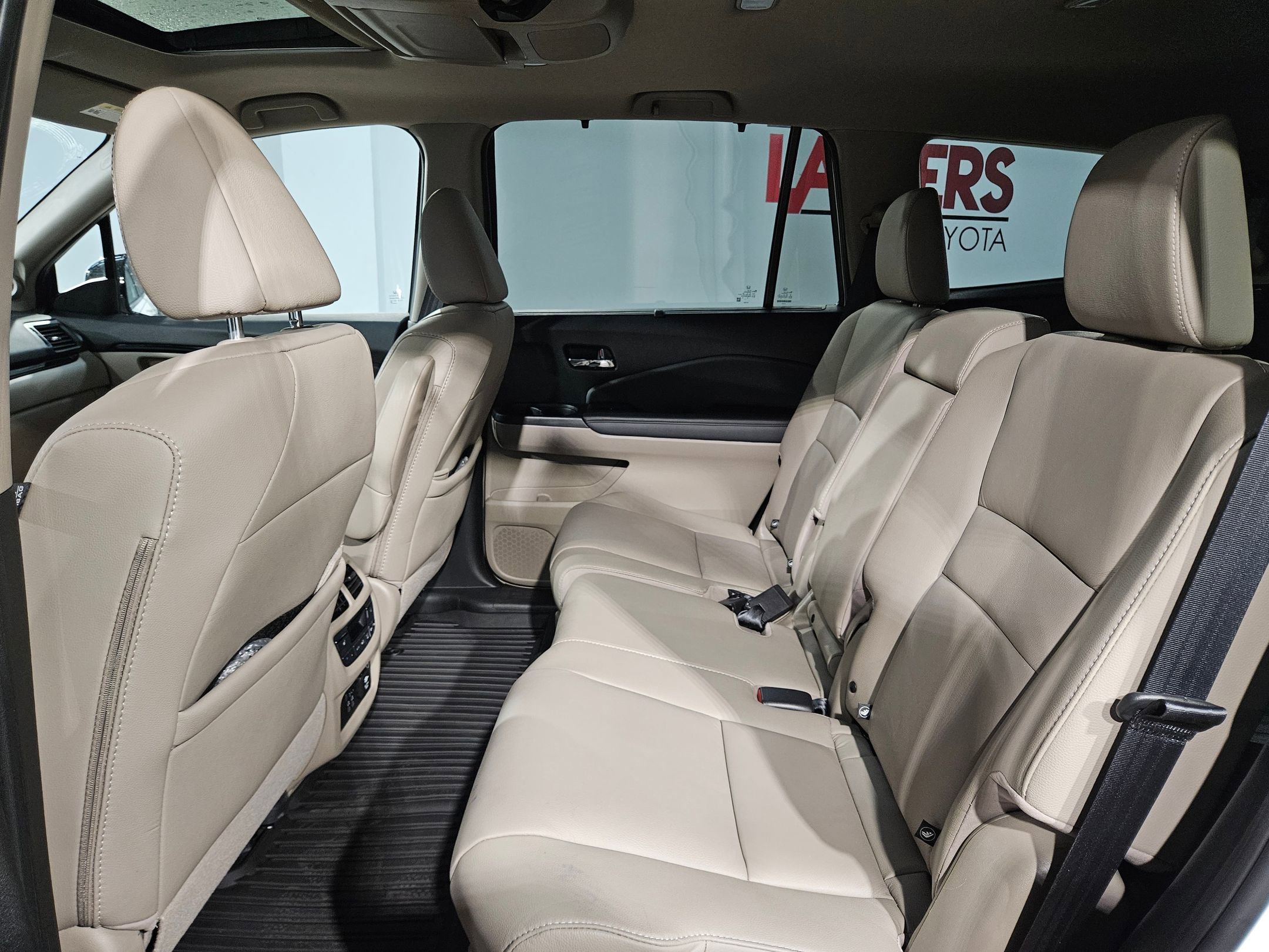 Used 2021 Honda Pilot Touring image 35