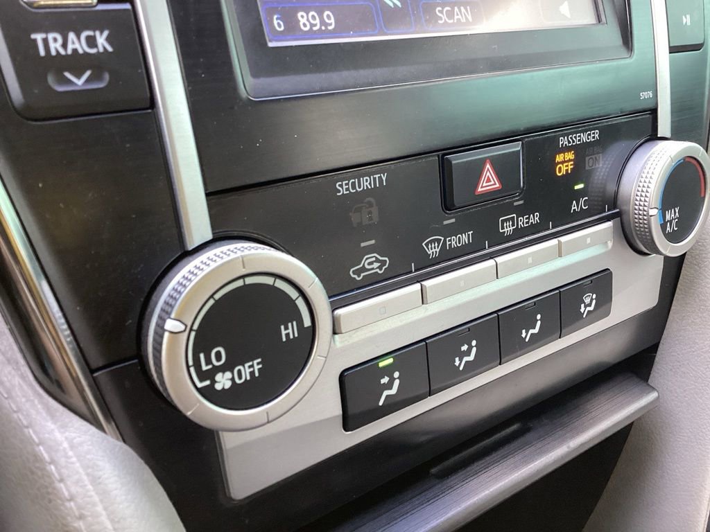 Used 2013 Toyota Camry LE FWD image 13