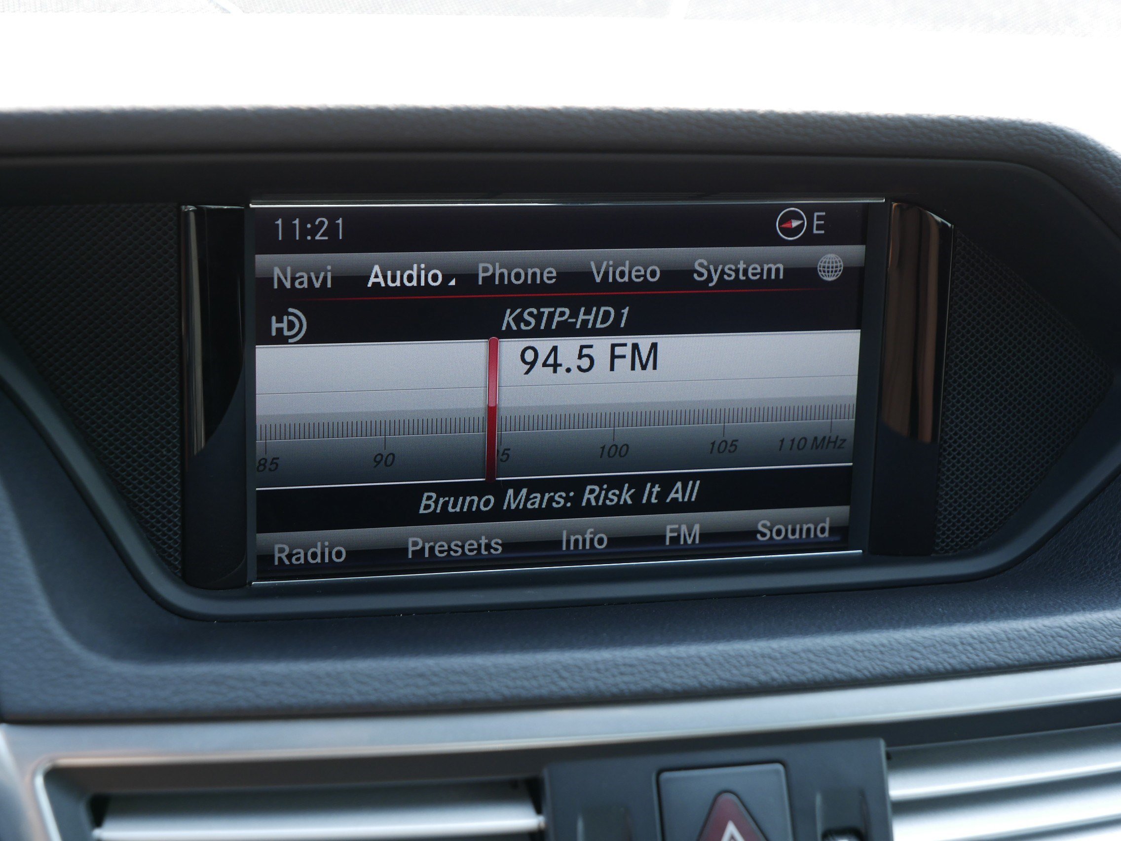 Used 2013 Mercedes-Benz E 350 4MATIC Sedan image 22