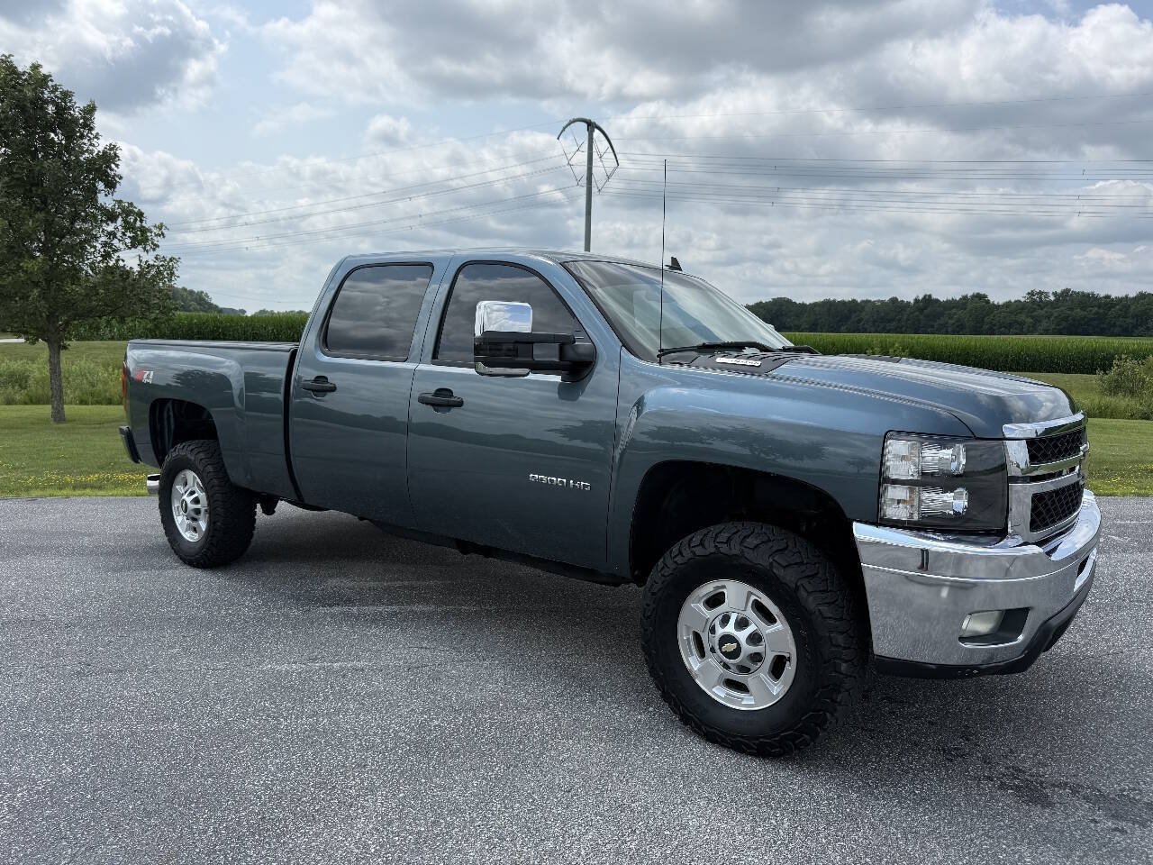 Used 2011 Chevrolet Silverado 2500 LT w/ Interior Plus Package AWD/4WD image 4