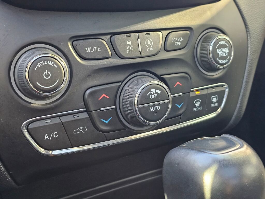 Used 2019 Jeep Cherokee Trailhawk image 29