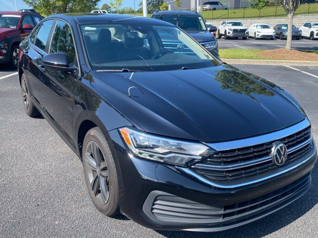 Used 2023 Volkswagen Jetta SE w/ Panoramic Sunroof Package