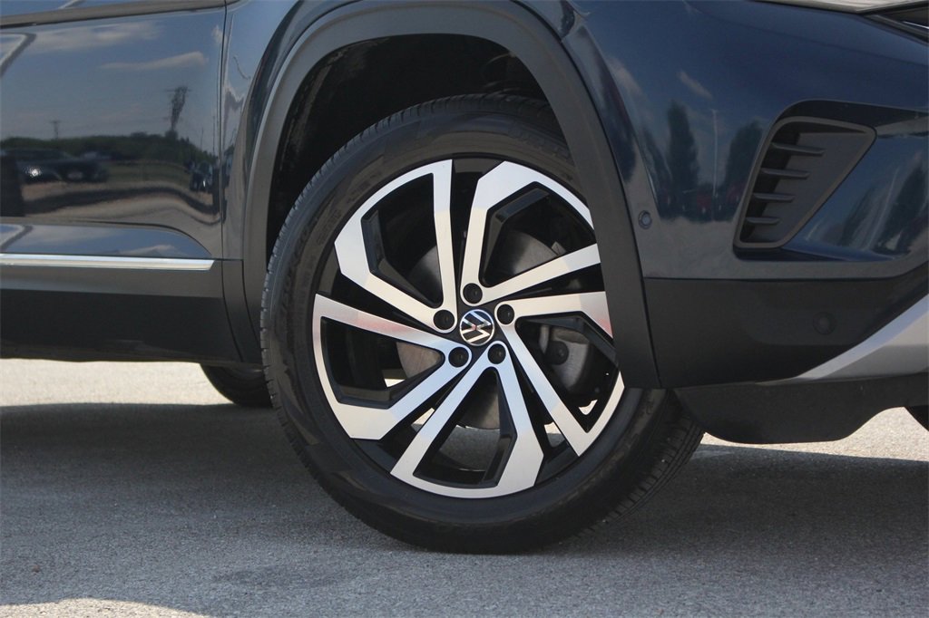 Used 2021 Volkswagen Atlas SEL Premium image 3