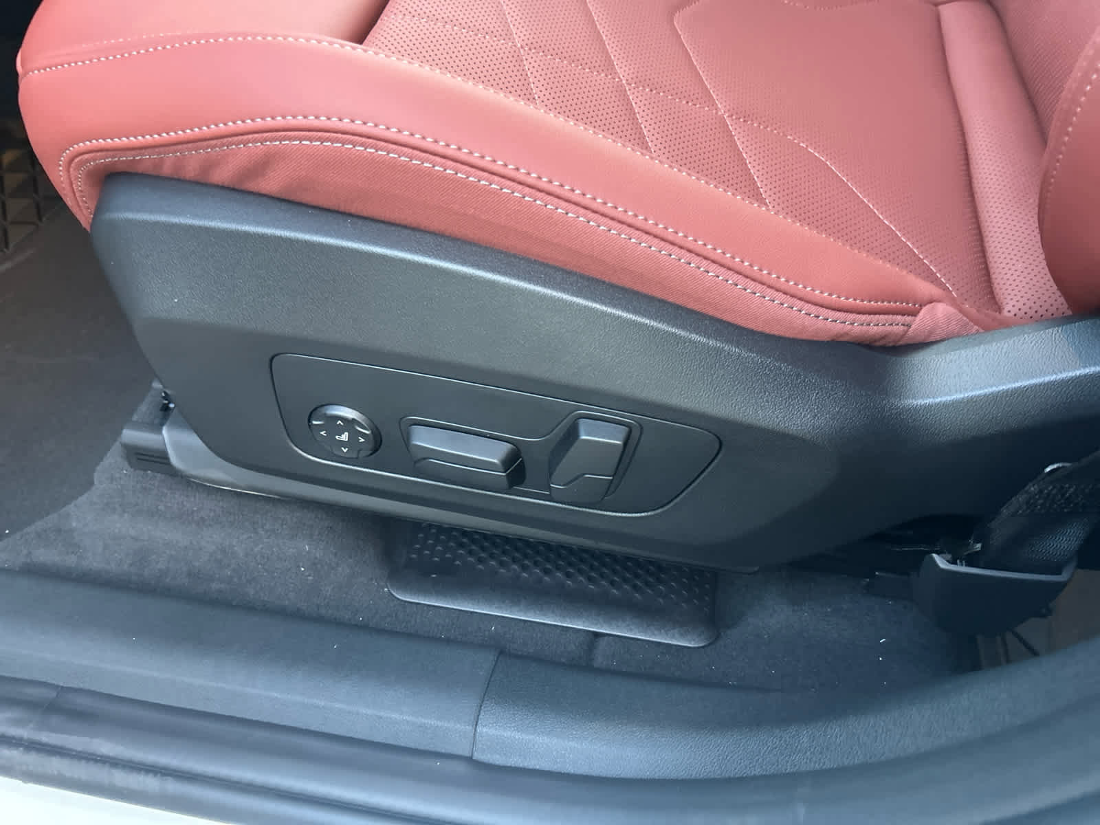 Used 2026 BMW X1 xDrive28i w/ Technology Package image 23