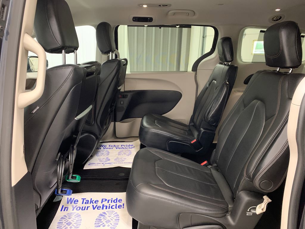 Used 2019 Chrysler Pacifica Touring-L Plus w/ Advanced Safetytec Group FWD image 18
