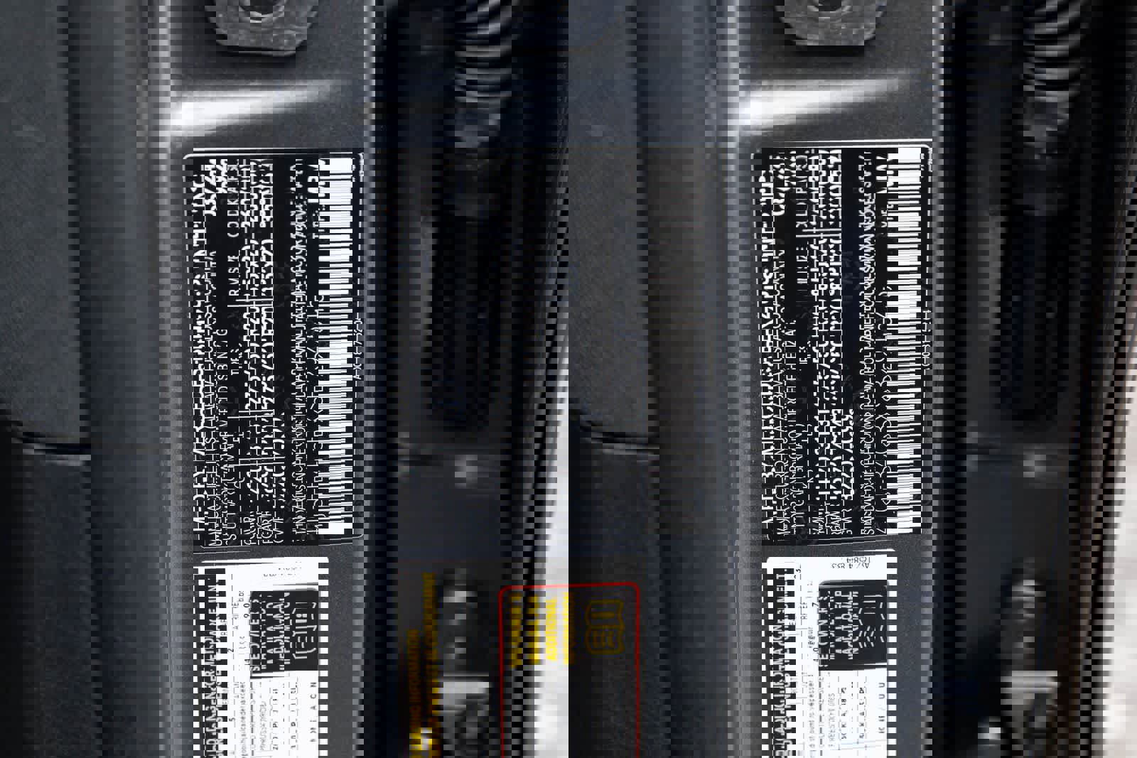 Used 2025 Mercedes-Benz GLE 450e 4MATIC w/ Driver Assistance Package image 21