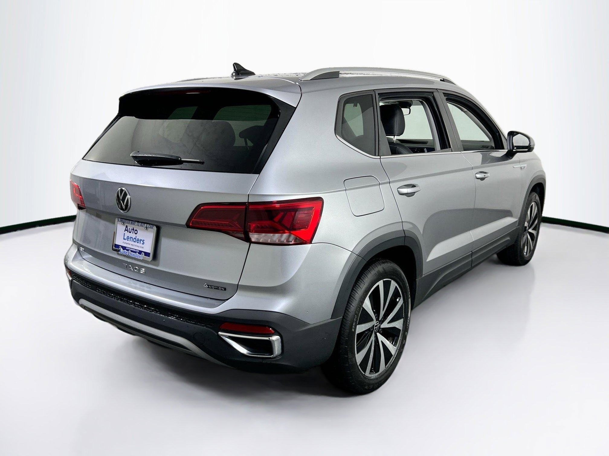 Used 2023 Volkswagen Taos SE AWD/4WD image 5