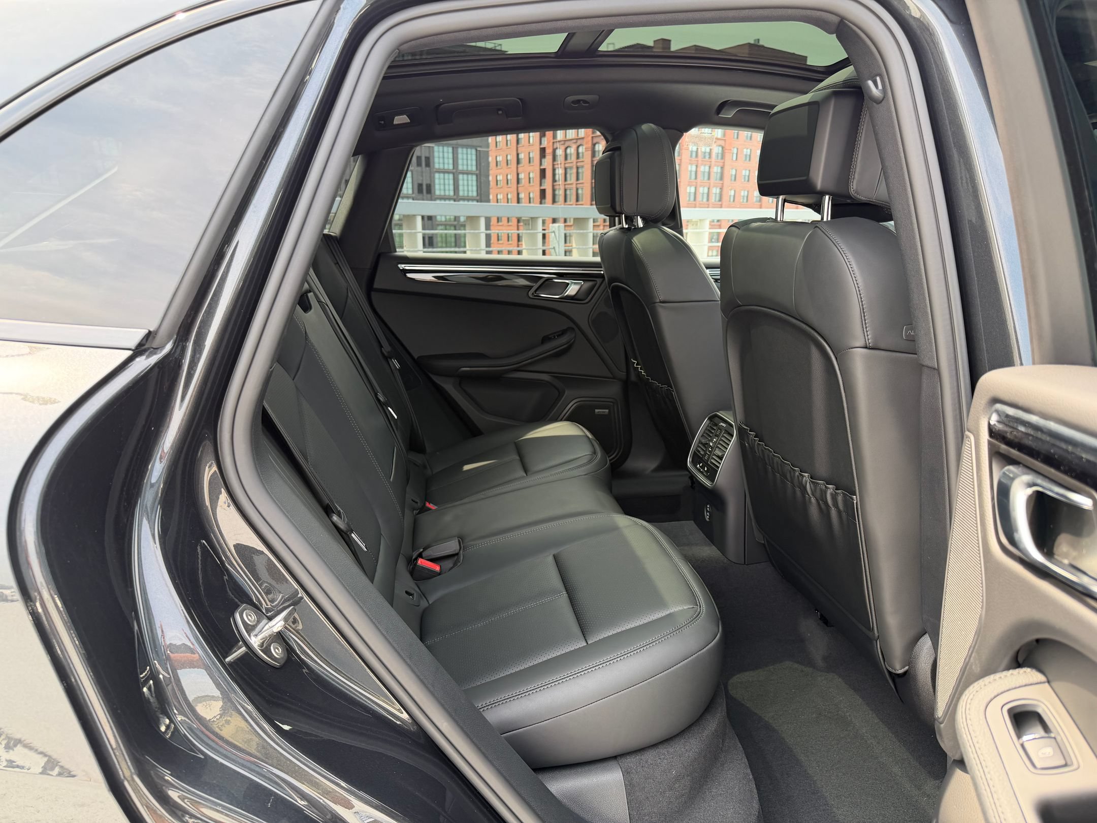Used 2026 Porsche Macan AWD/4WD image 29