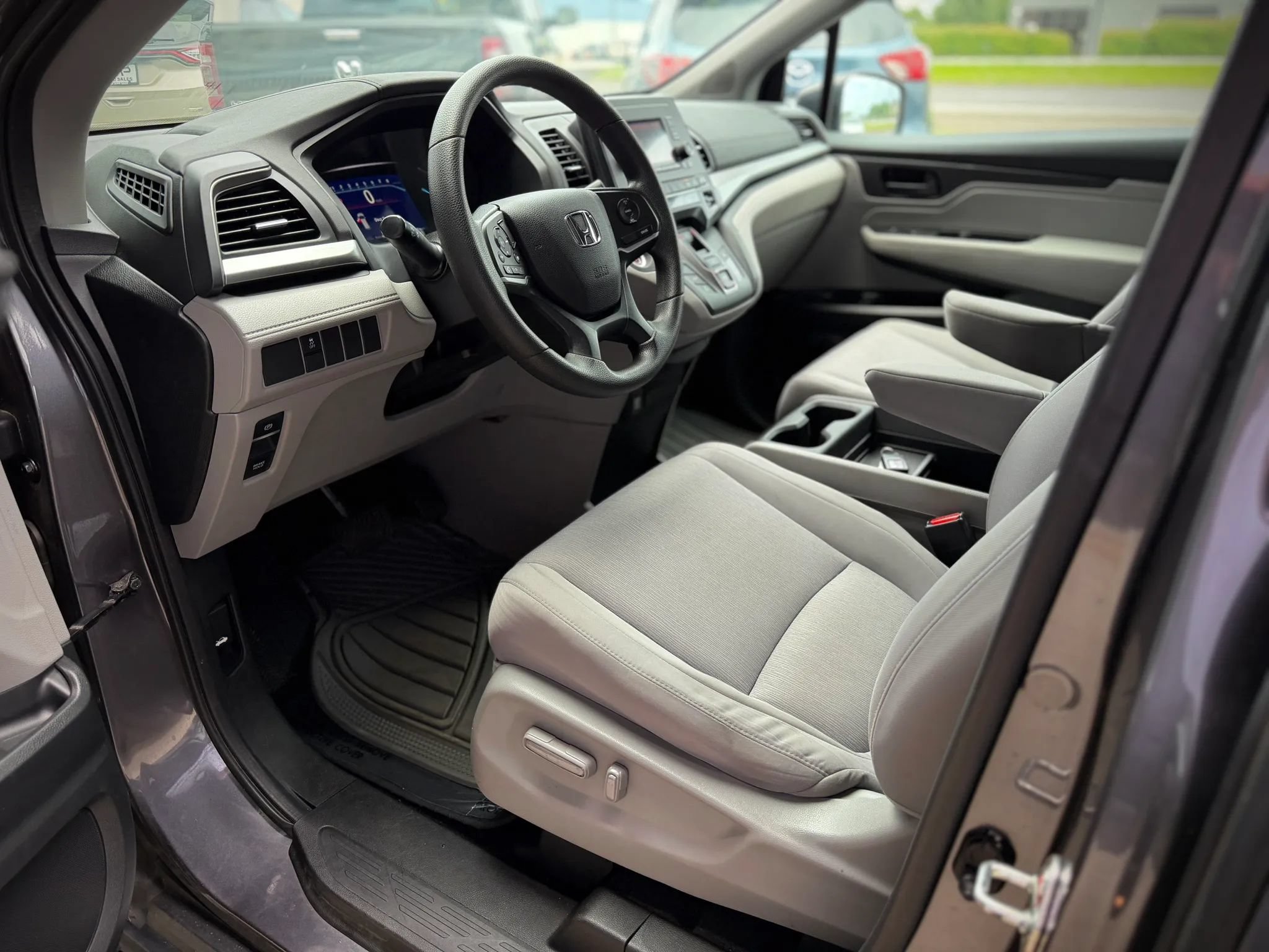 Used 2018 Honda Odyssey LX image 7