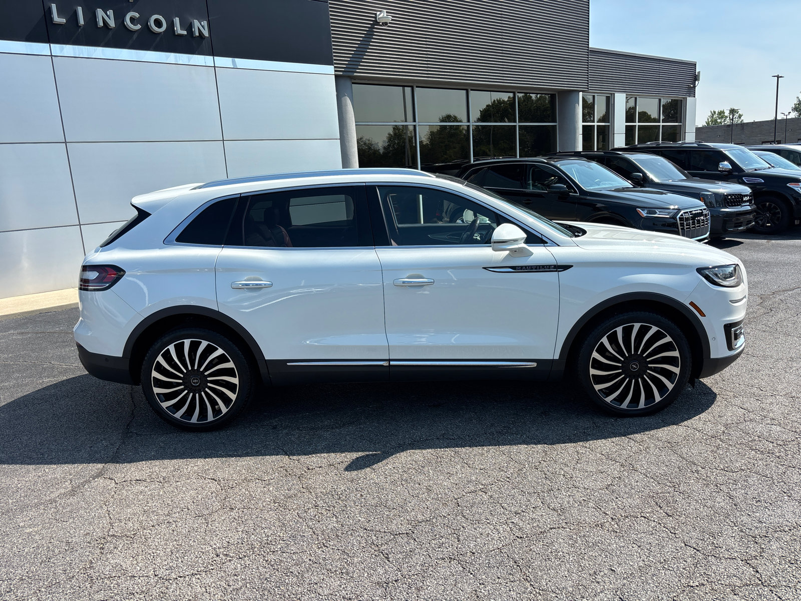 Certified 2020 Lincoln Nautilus Black Label w/ Class II Trailer Tow Package AWD/4WD image 8