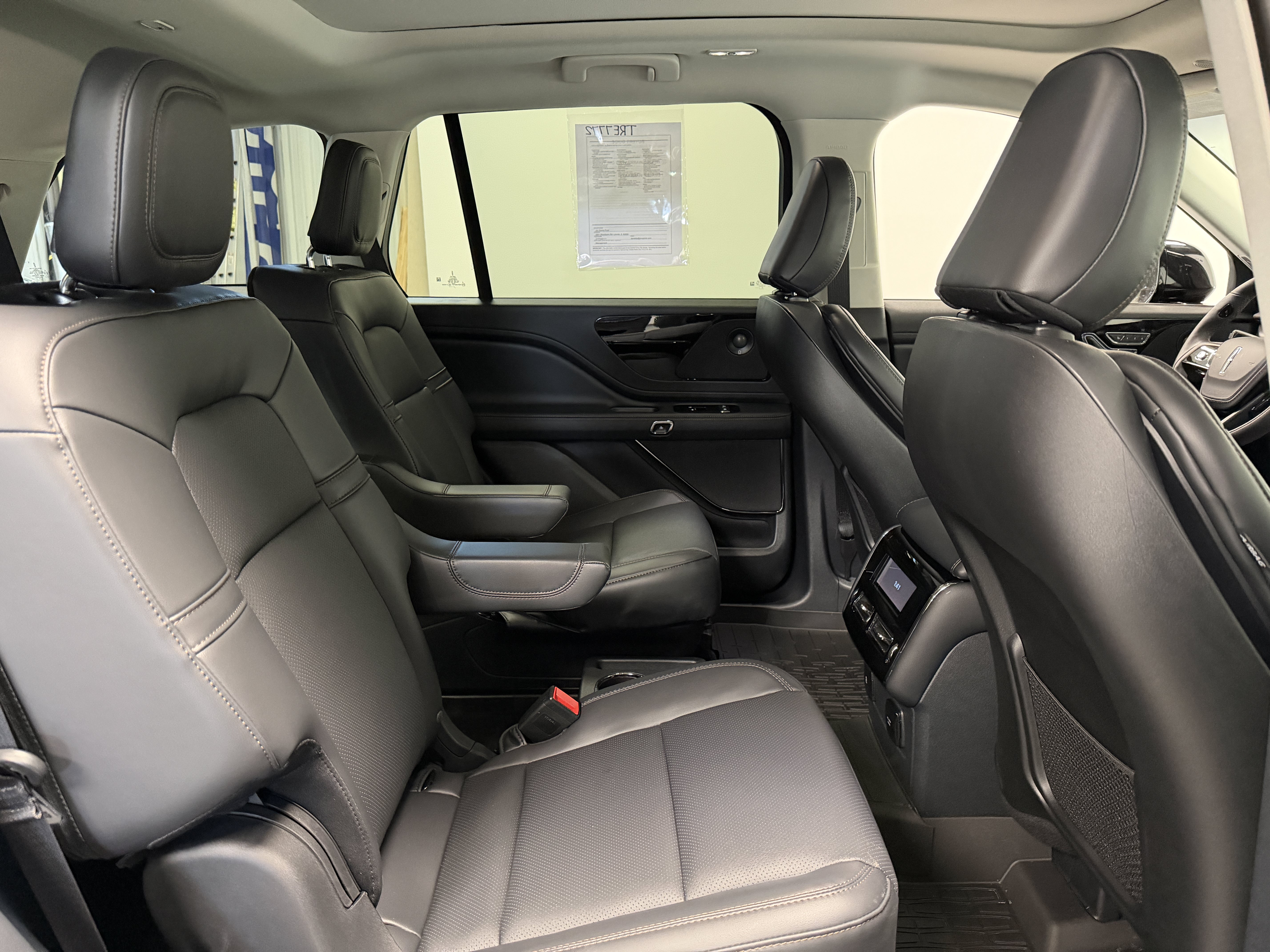 Used 2025 Lincoln Aviator AWD w/ Jet Appearance Package image 23
