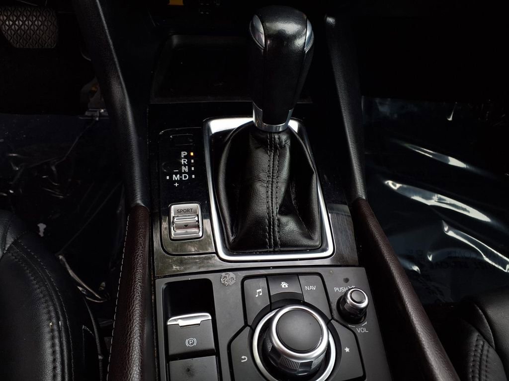 Used 2018 MAZDA MAZDA3 Touring image 10