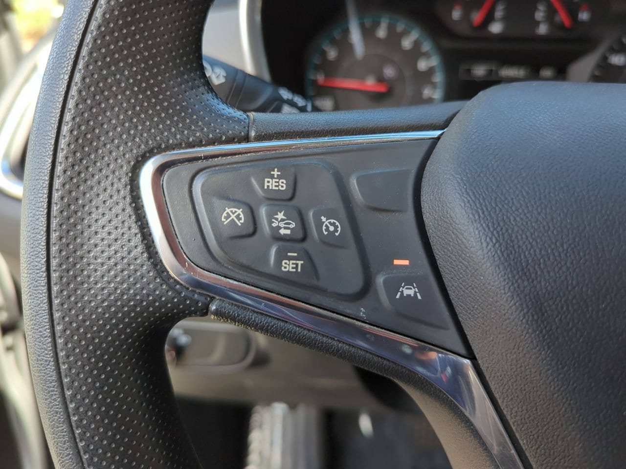 Certified 2020 Chevrolet Equinox LS w/ LS Convenience Package FWD image 11