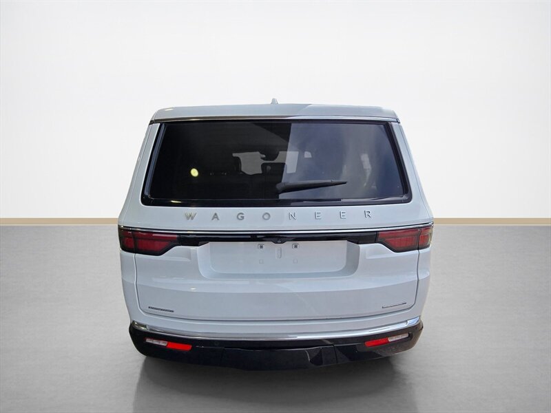 Used 2023 Jeep Wagoneer Series III w/ Premium Group I AWD/4WD image 5