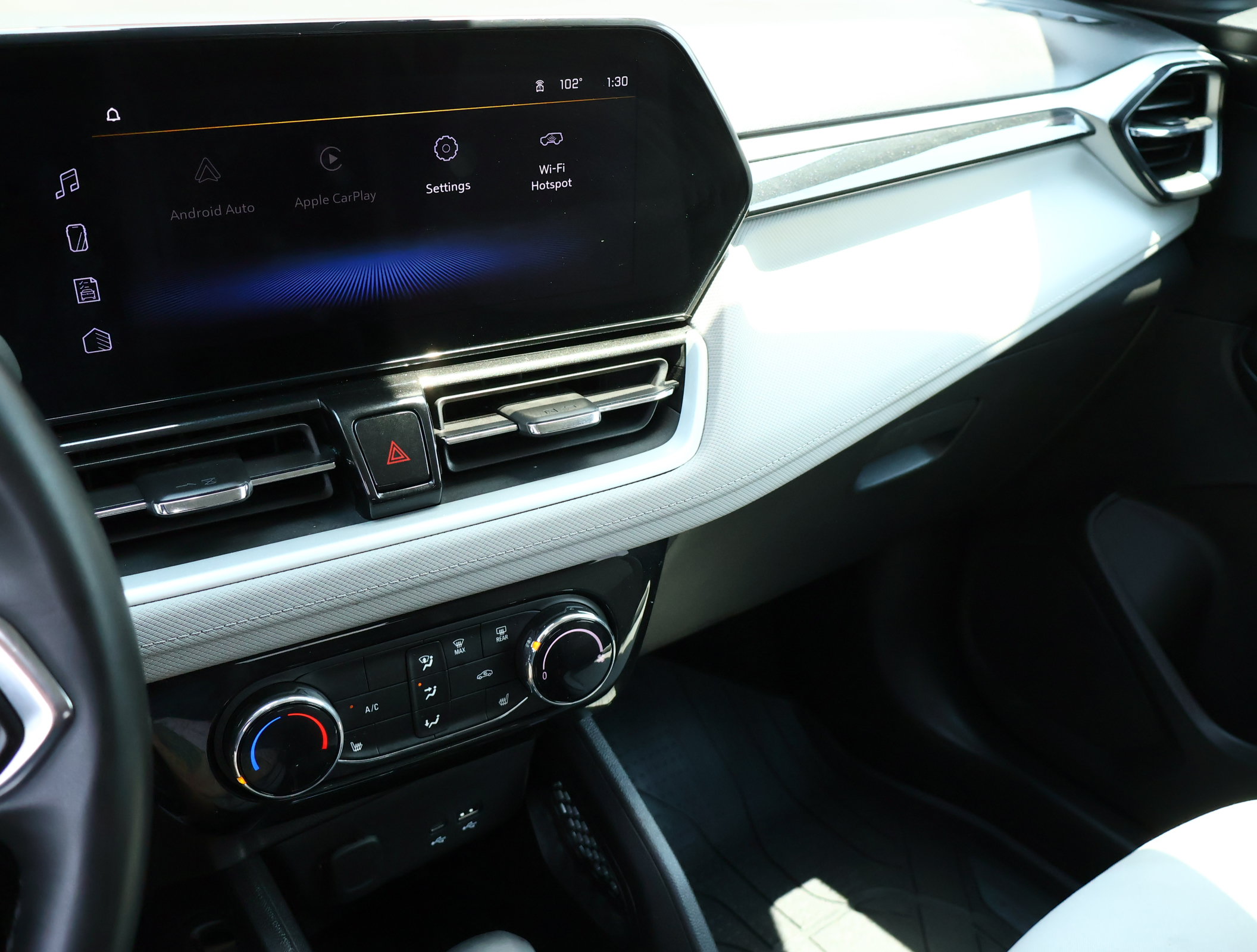 Used 2024 Chevrolet TrailBlazer LT w/ LT Cold Weather Package FWD image 16