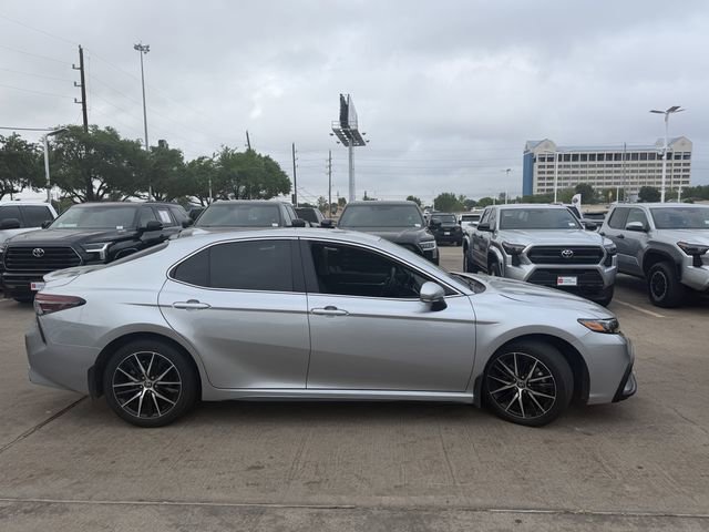 Used 2023 Toyota Camry SE w/ Convenience Package image 4