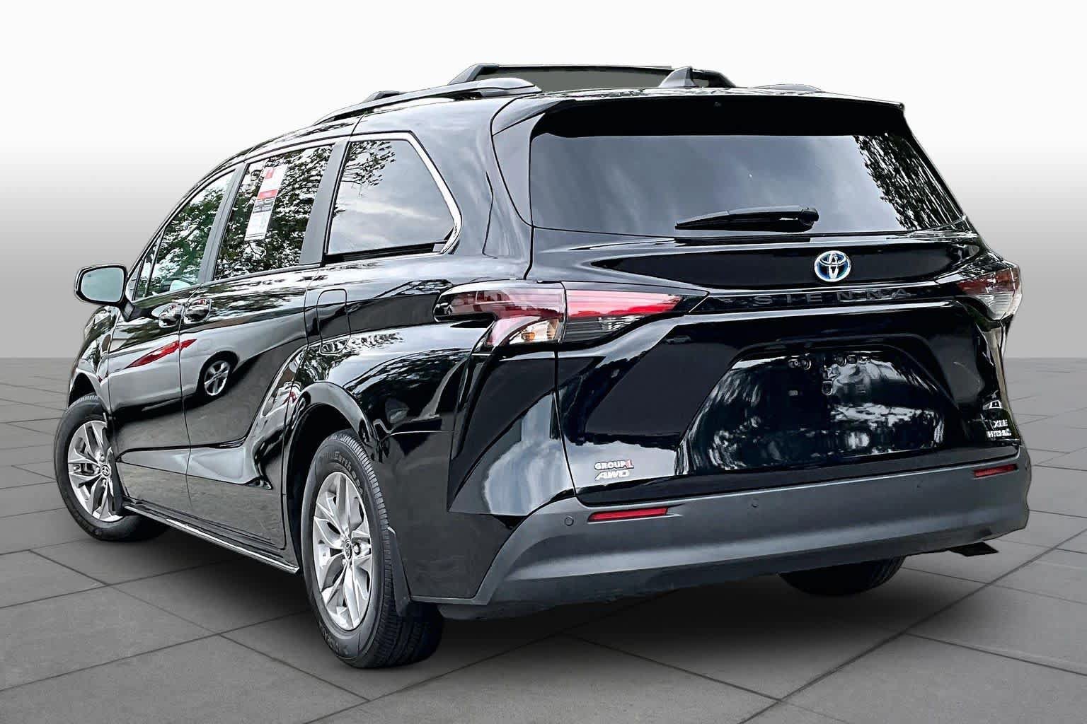 Certified 2023 Toyota Sienna XLE w/ XLE Plus Package AWD/4WD image 20