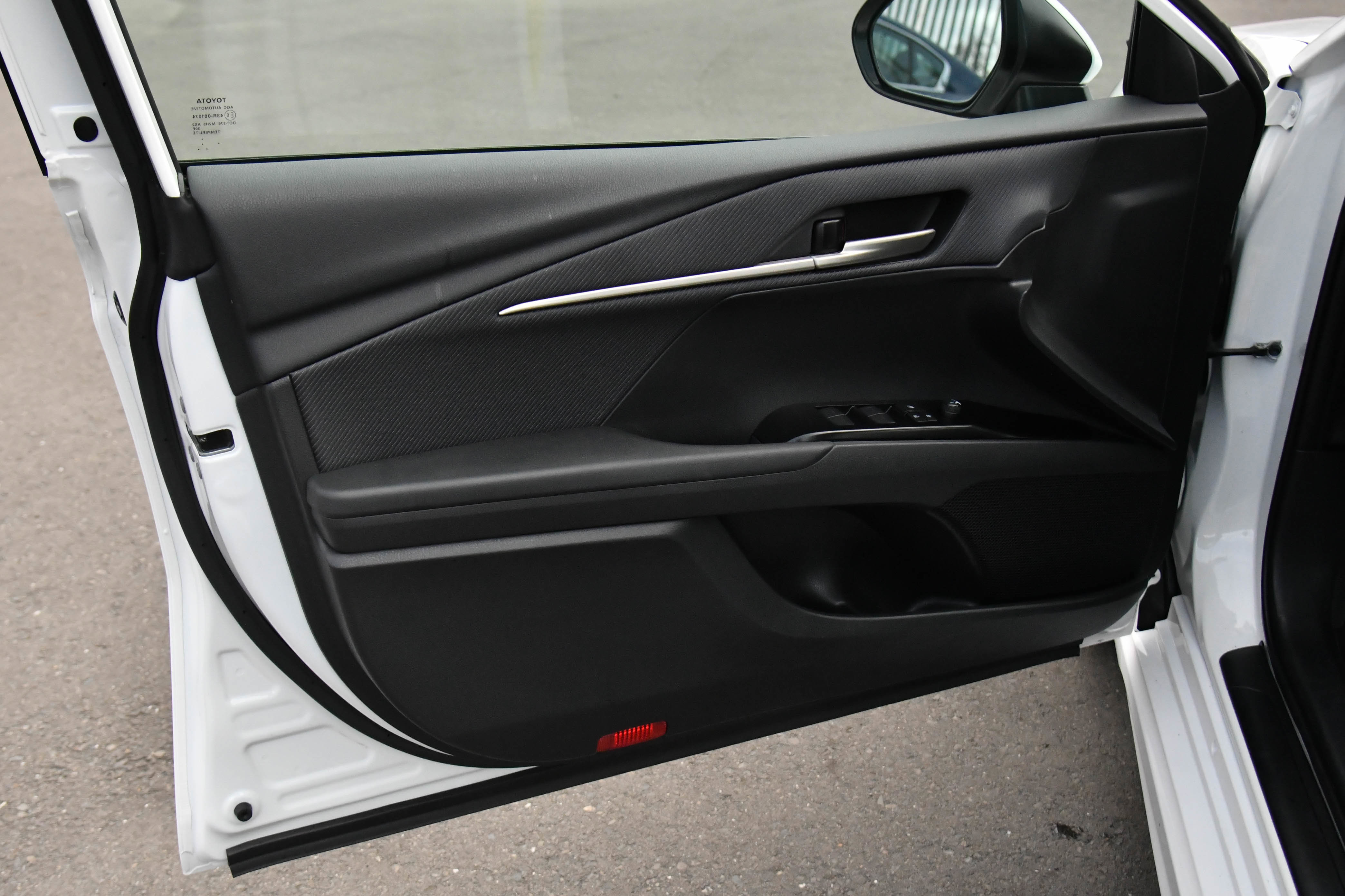 Used 2025 Toyota Camry SE image 14