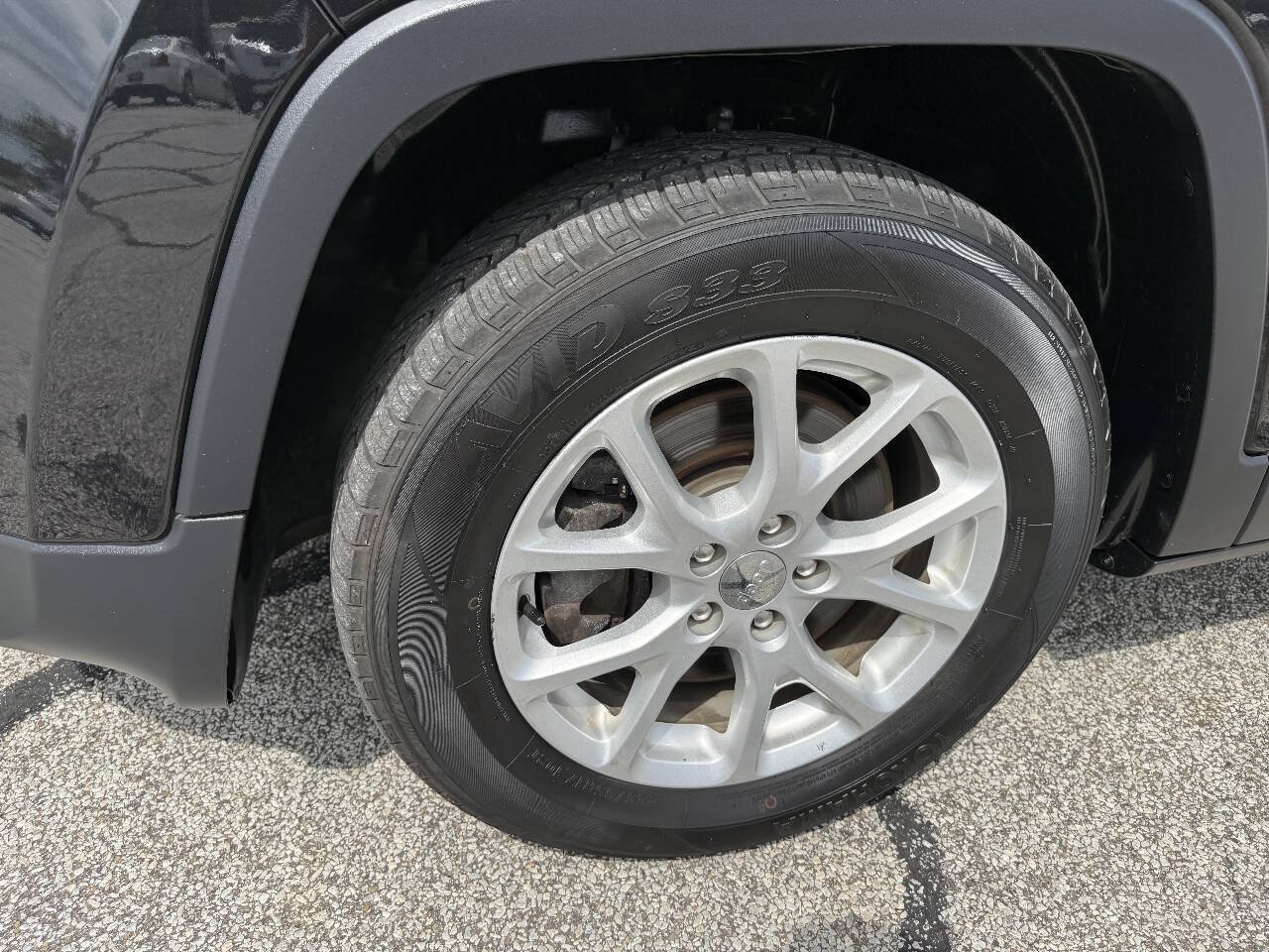Used 2015 Jeep Cherokee Latitude AWD/4WD image 11