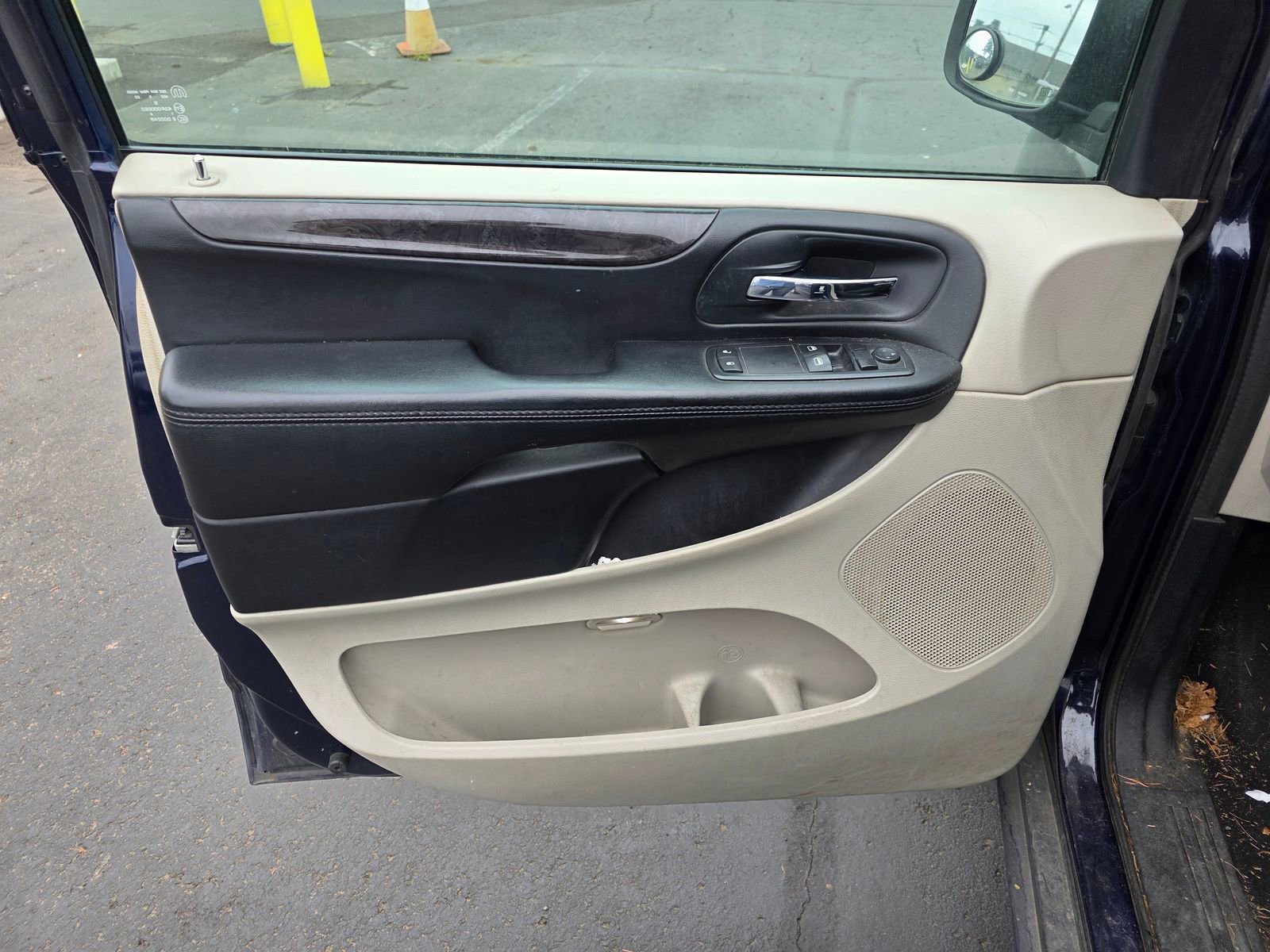 Used 2016 Dodge Grand Caravan American Value Package w/ UConnect Hands-Free Group FWD image 10