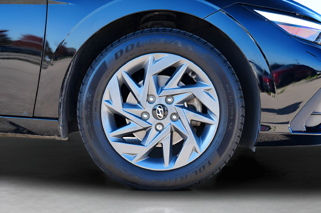 Certified 2024 Hyundai Elantra SEL FWD image 9