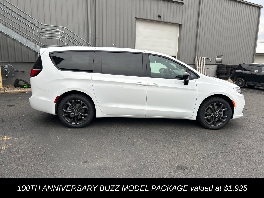 New 2026 Chrysler Pacifica Select image 2