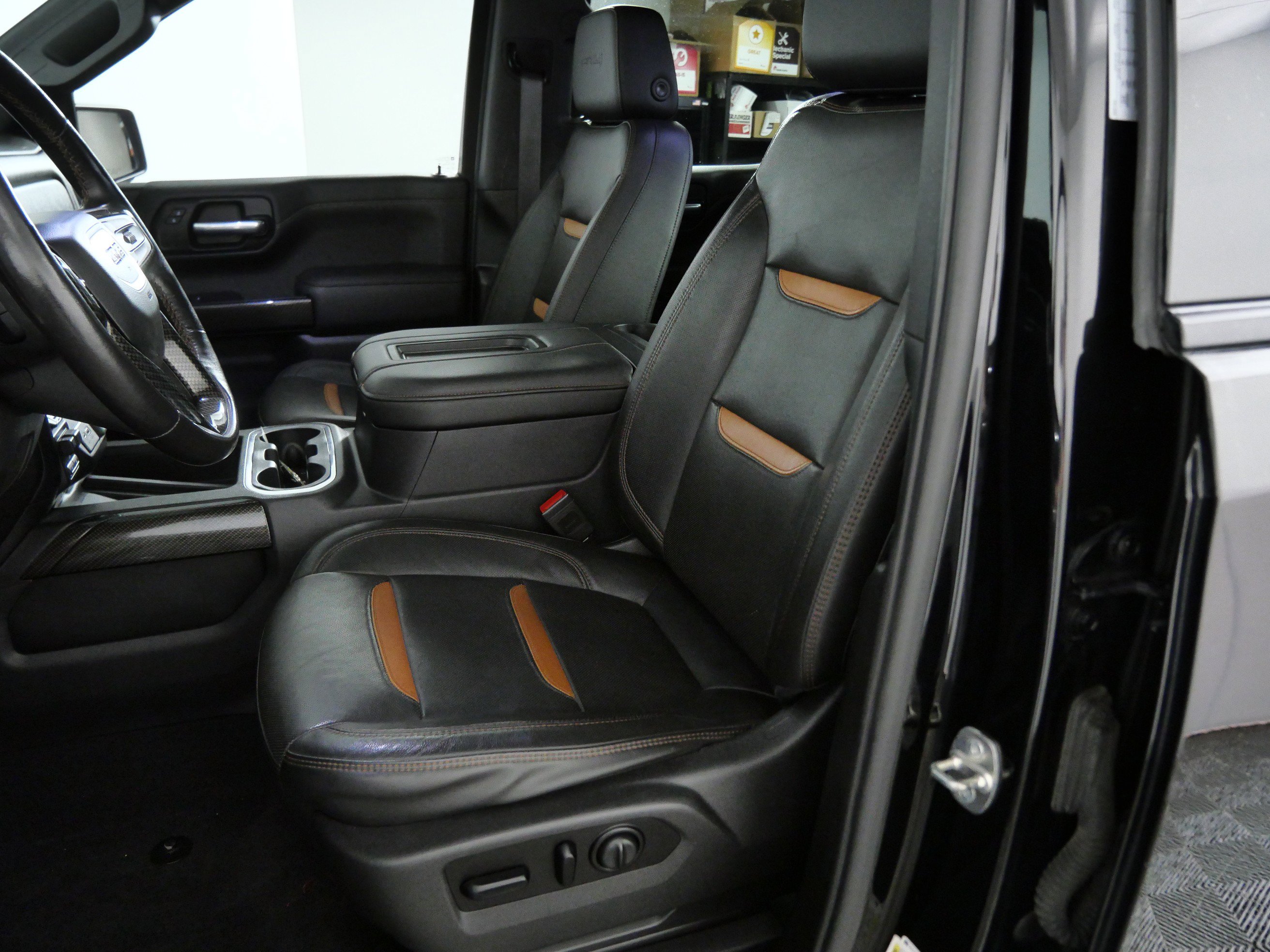 Used 2020 GMC Sierra 1500 AT4 w/ AT4 Premium Package AWD/4WD image 18
