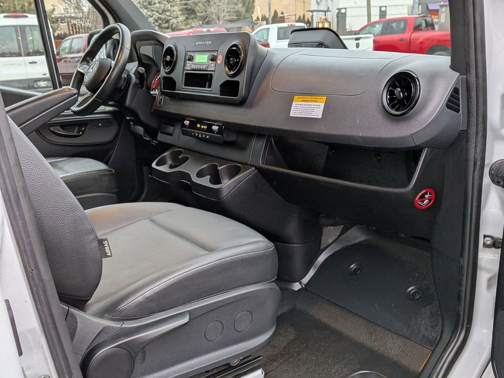 Used 2025 Mercedes-Benz Sprinter 2500 image 21