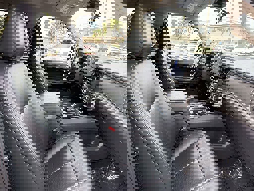 Used 2024 Ford Expedition Max XLT image 33