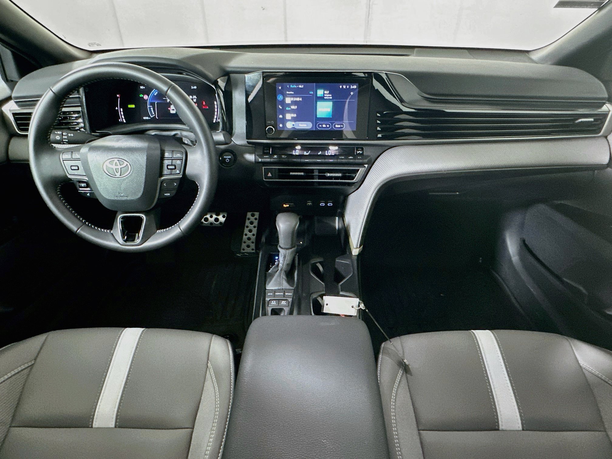 Used 2026 Toyota Camry SE FWD image 27