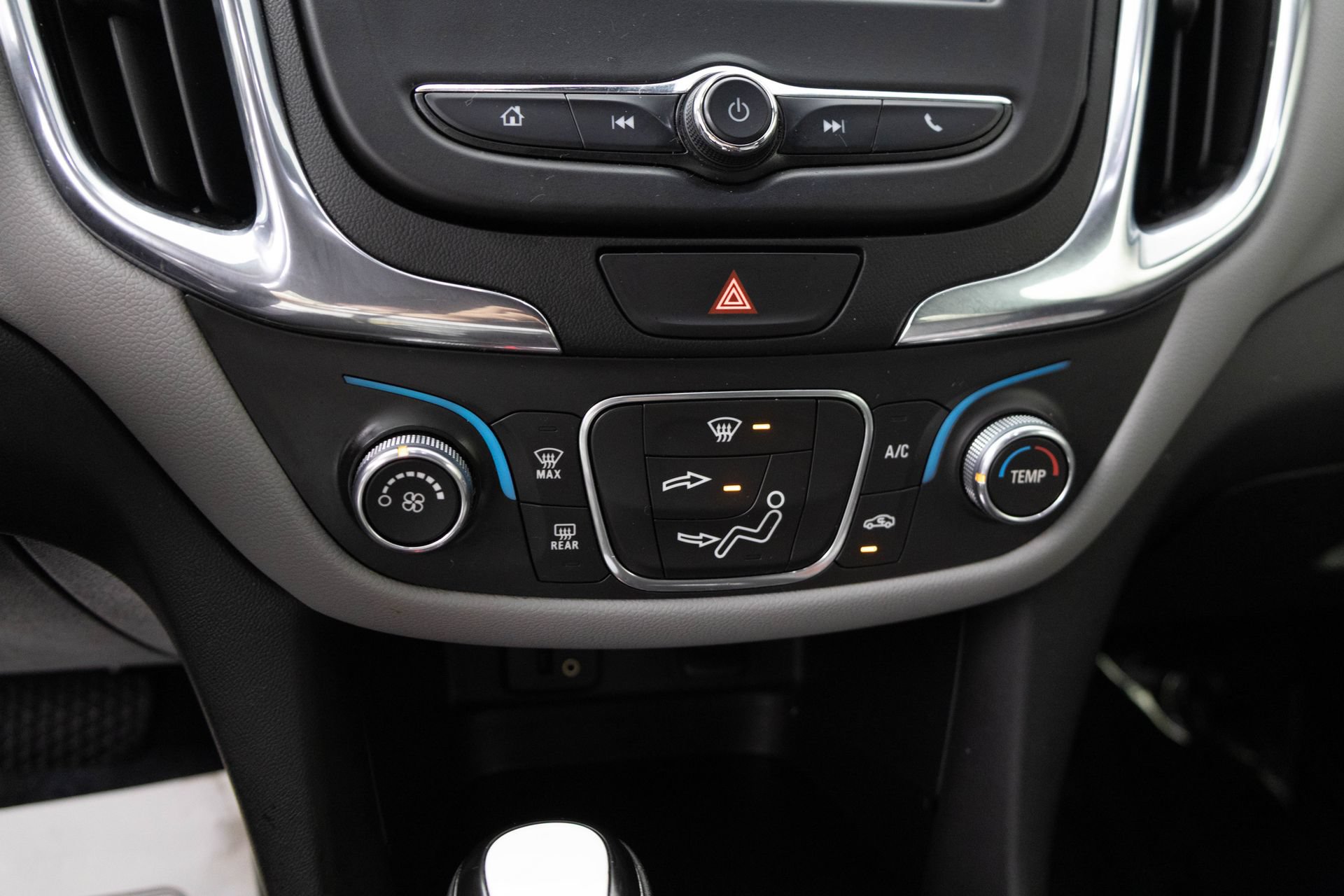 Used 2018 Chevrolet Equinox LS FWD image 27
