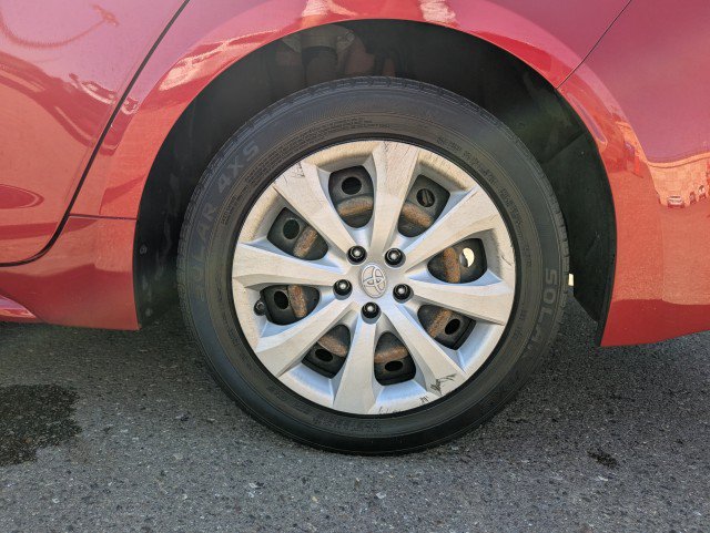 Used 2020 Toyota Corolla LE FWD image 23