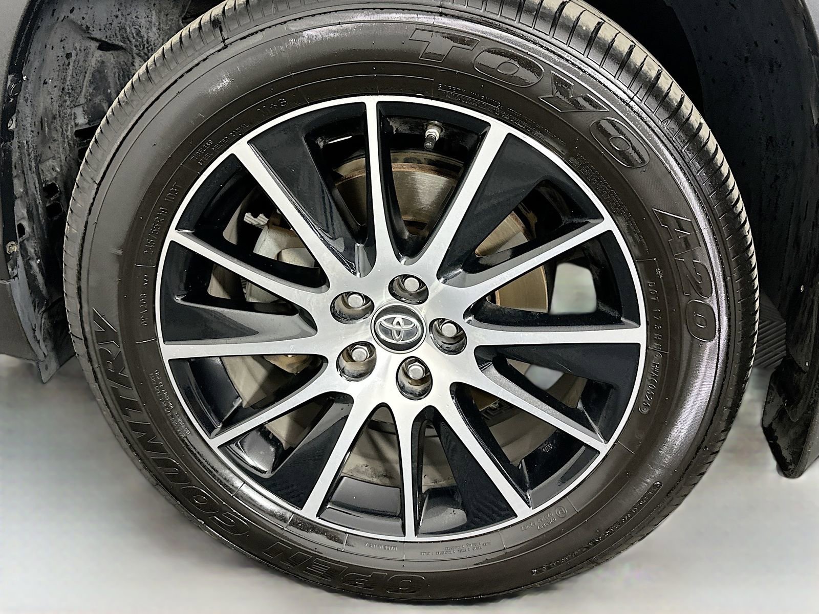 Used 2017 Toyota Highlander SE image 32