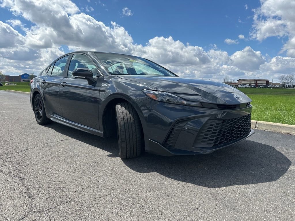Used 2025 Toyota Camry SE image 12