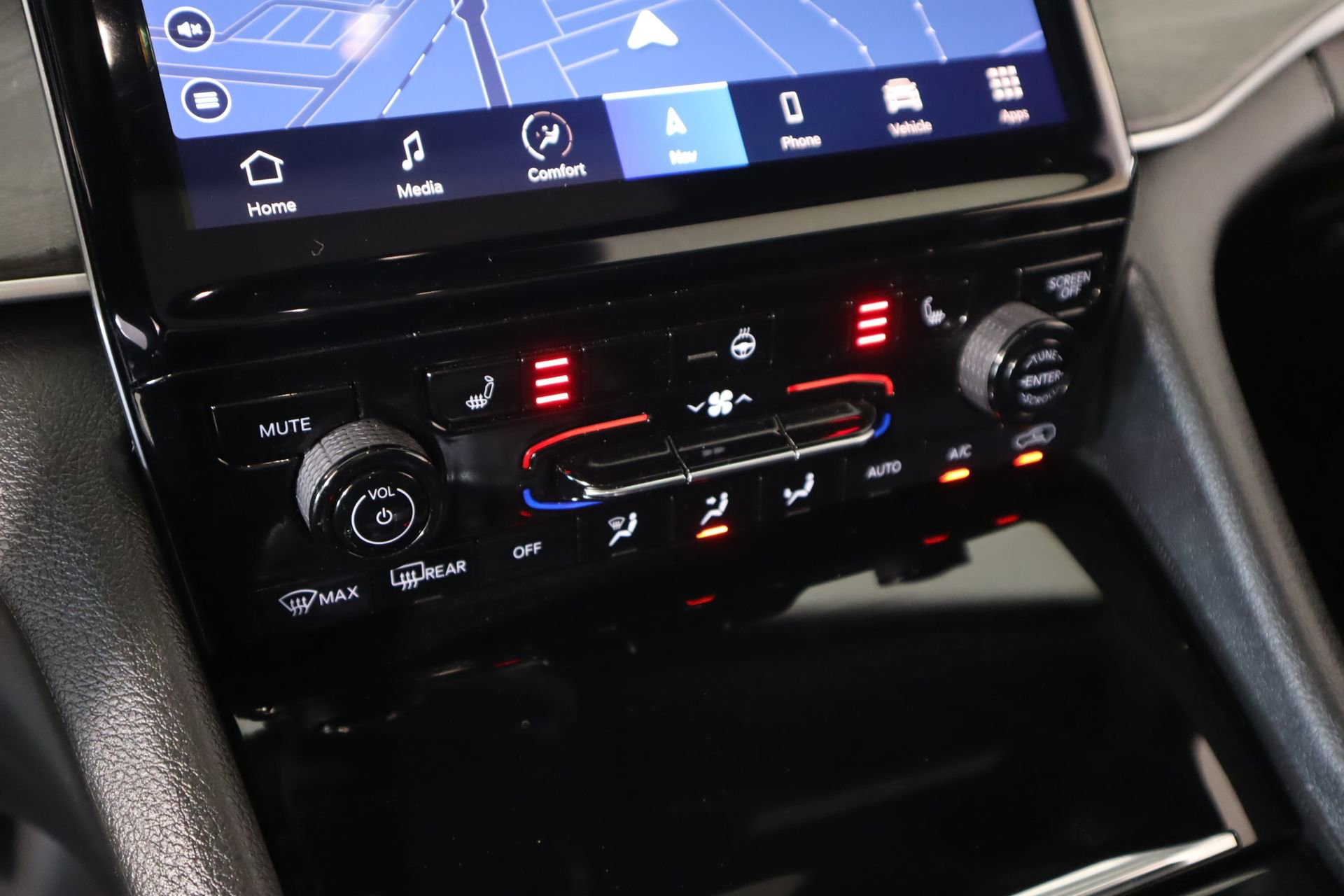 Used 2024 Jeep Grand Cherokee L Limited w/ Black Appearance Package image 8