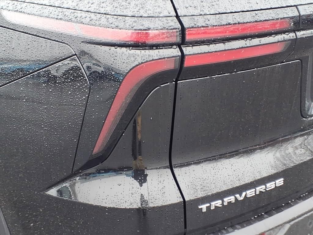 Used 2024 Chevrolet Traverse LS image 9