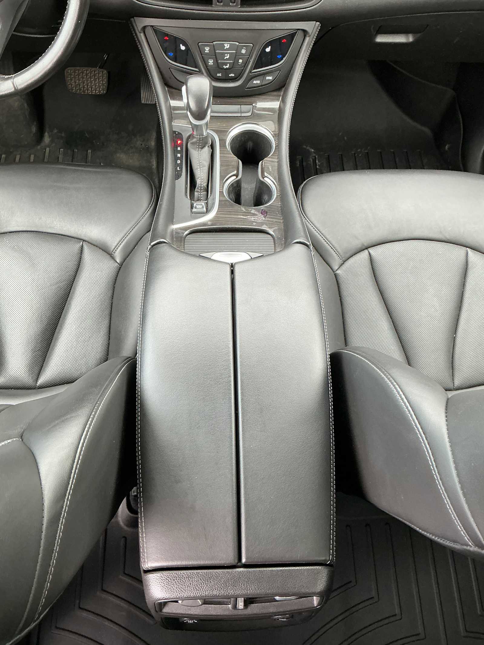Used 2020 Buick Envision Essence w/ Experience Buick Package FWD image 18