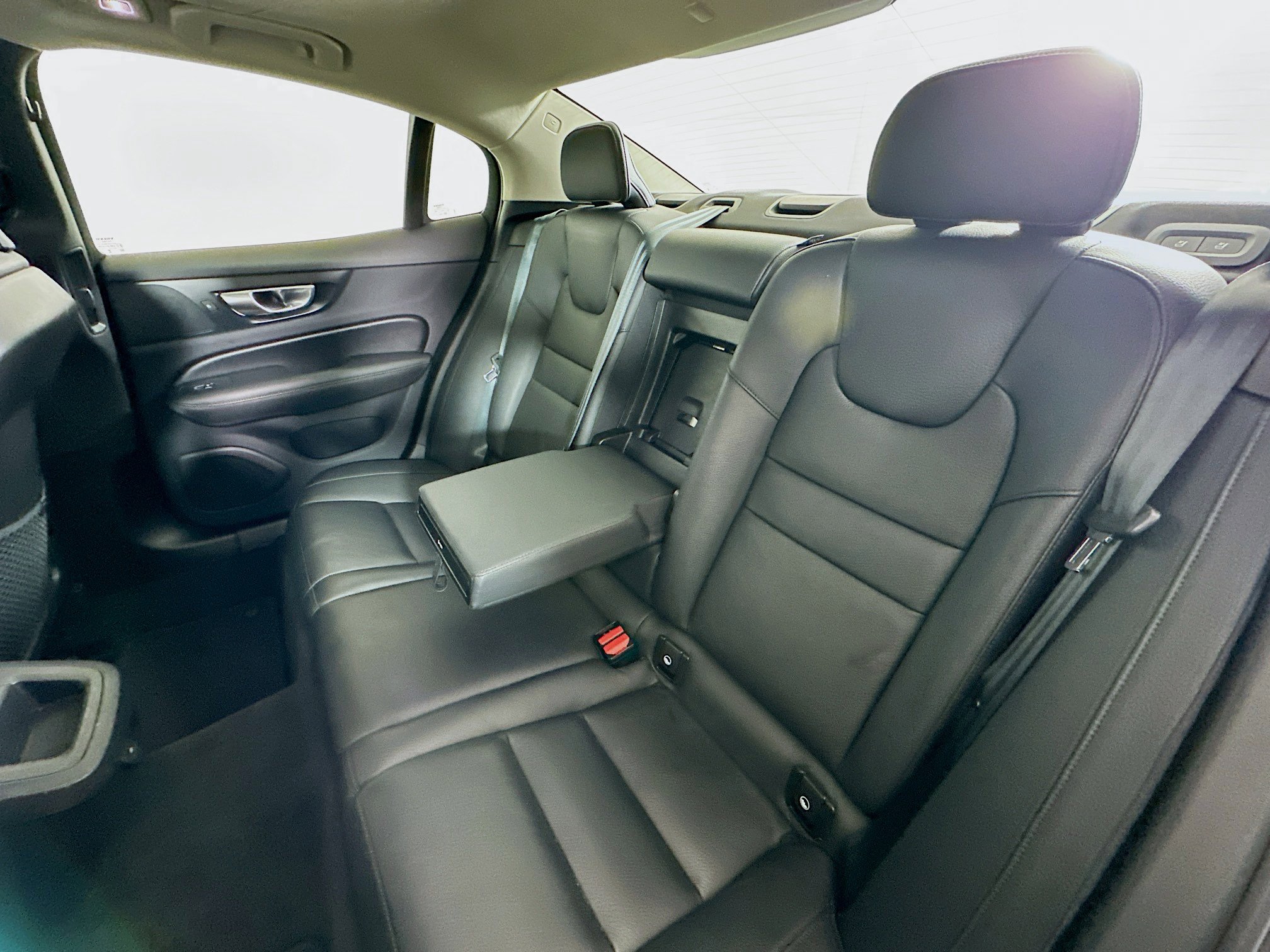 Used 2025 Volvo S60 B5 Plus image 28